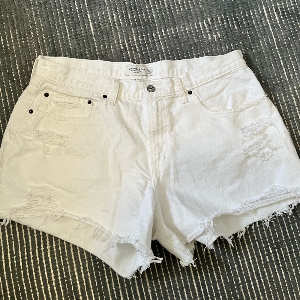 Abercrombie & Fitch White Denim Short Curve Love